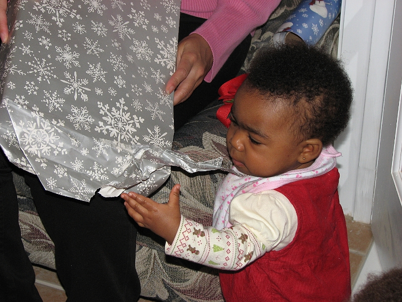 Xmas_2008_085.JPG - Wrapping paper fascination....part one...