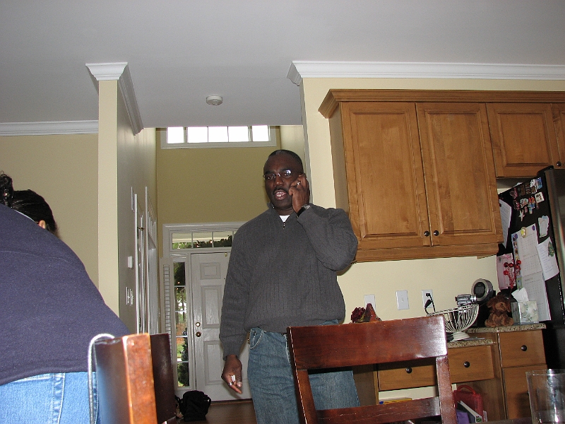 Xmas_2008_120.JPG - Me on the phone telling everybody what a wonderful cook Daniela is.