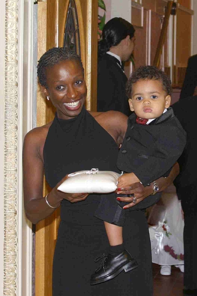 0518COPYRIGHTEDIMG_7489_2.JPG - Sis Lois with the Official Ring Bearer Ch�
