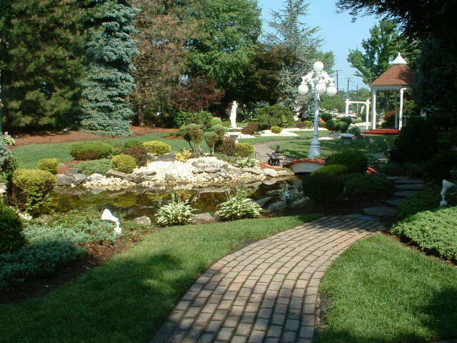 DSCF0002.JPG - More pics of the grounds of The Bethwood.  Most of these pics are courtesy of Laura McKillen