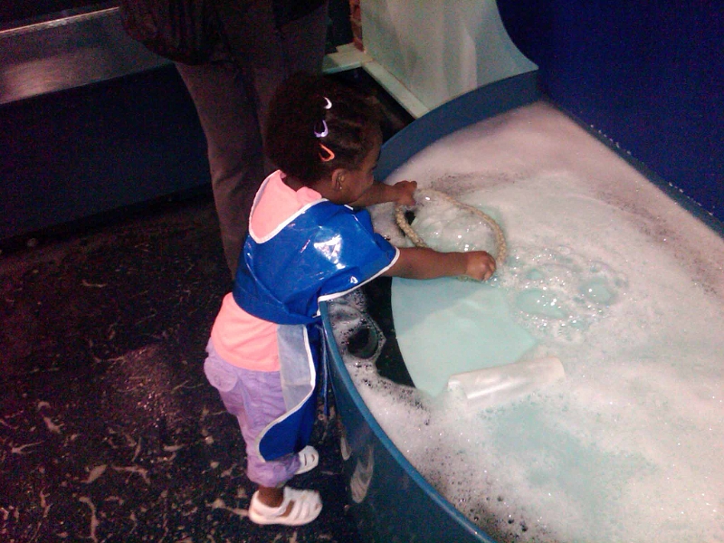 Misc_2009_2010_825.jpg - Playing with a tub-o-bubbles