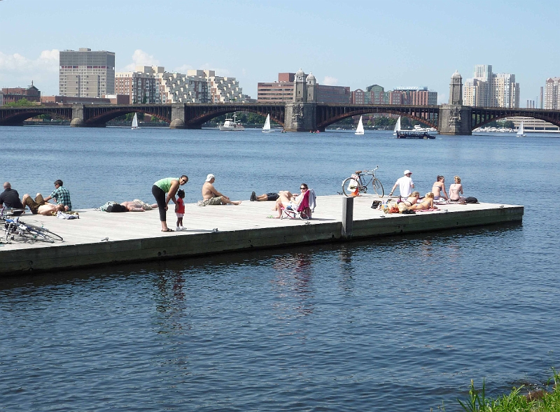 Misc_2009_2010_955ed.jpg - Down at the Esplanade for a bit of sun and relaxation.  You can see the infamous Longfellow bridge in the distance and Cambridge beyond that.