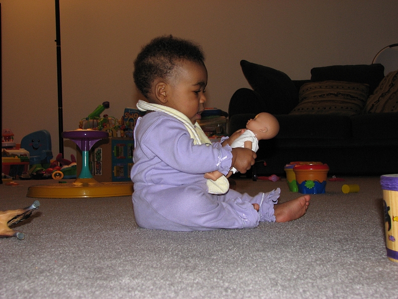 Thanksgiving_2008_042.JPG - Someone actually smaller than Mikayla!