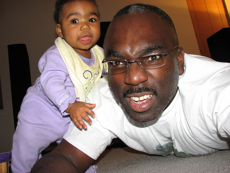 Thanksgiving_2008_050.JPG - Okay, in this one I look less like Convict Man, and more like Crazy Dad! Miss M still loooves me though.