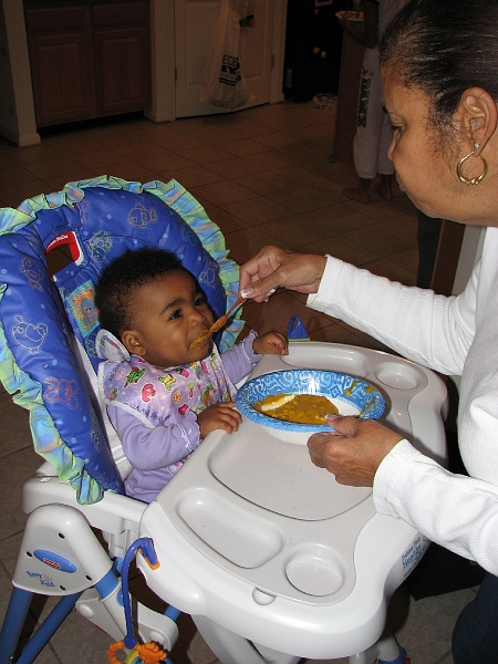 Thanksgiving_2008_055.JPG - This day, Nanna's ability to feed the stubborn prevailed.