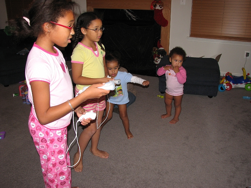 Thanksgiving_2008_110.JPG - Wii marketing at work :-)